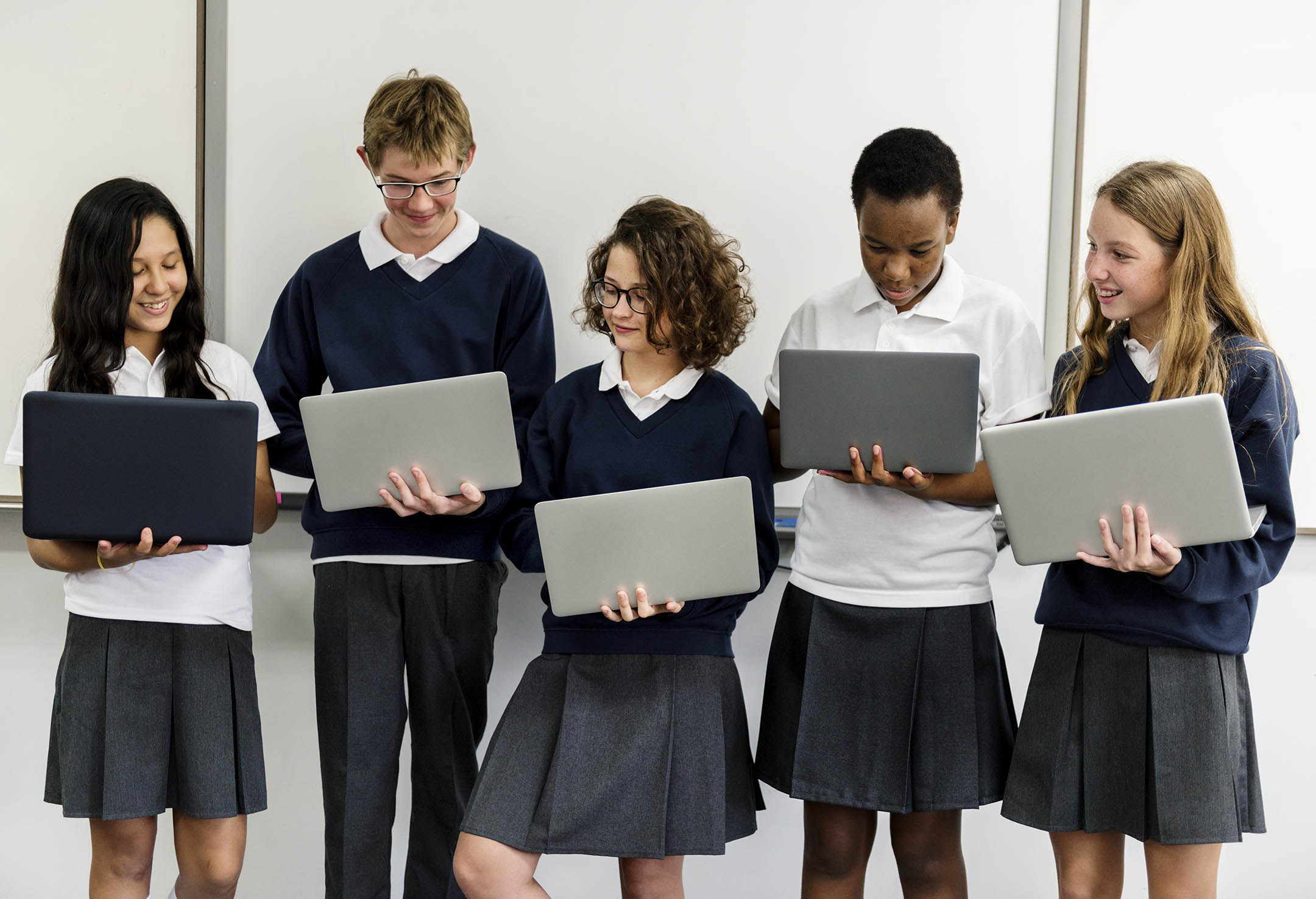 Students lifestyle e-learning with laptop